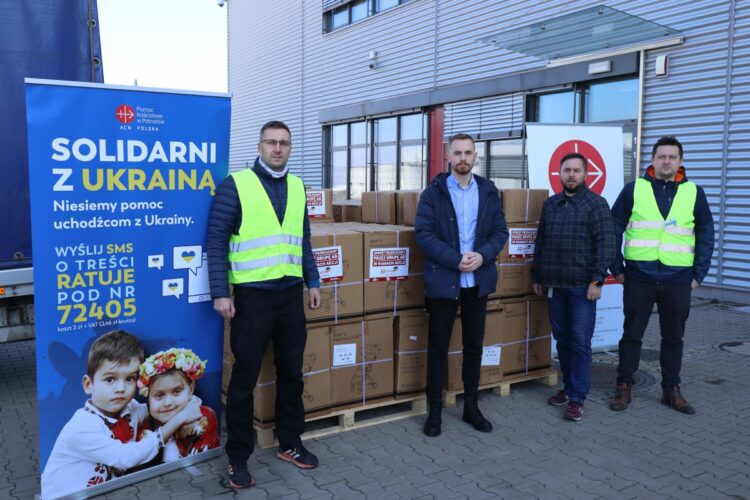 Grupa AB wspiera uchodźców z Ukrainy. Rekman przekazał wózki dziecięce.