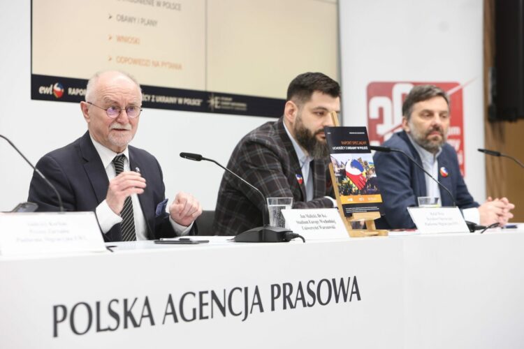 Badanie: 63 proc. uchodźców z Ukrainy chce pracować w Polsce, ale tylko co trzeci pozostać tu na dłużej