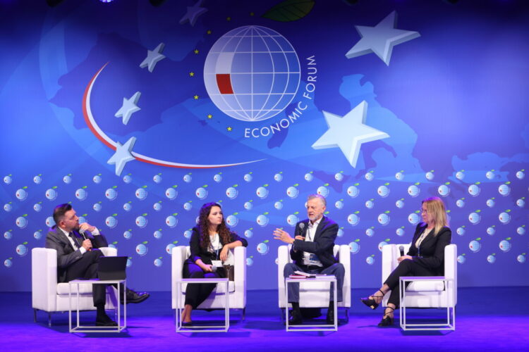 Eksperci: gry komputerowe pomocne w rozwoju kompetencji cyfrowych