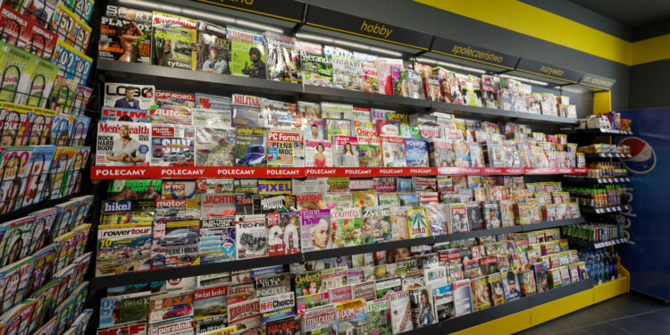 Paczki DHL w salonach Kolportera