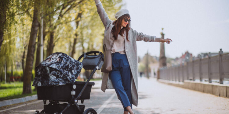 Wózki do samolotu – co warto wiedzieć przed lotem z małym dzieckiem?
