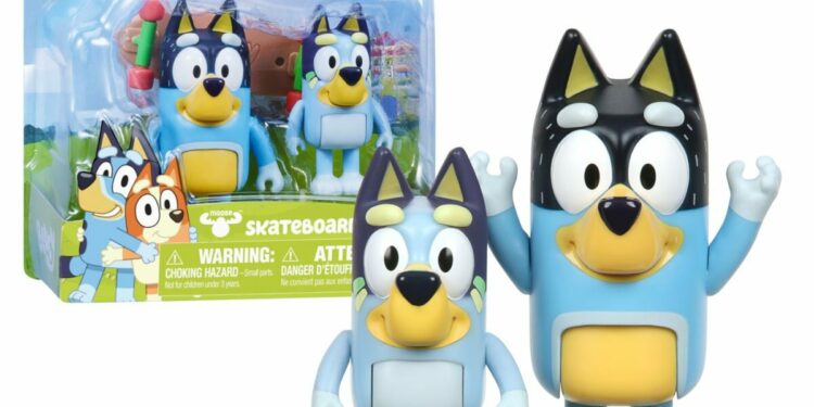 BLU13042 Bluey Figurki 2pak Jazda Na Deskorolce