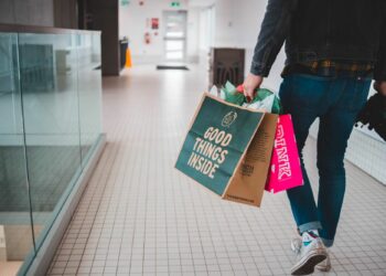 CENTRA HANDLOWE W MAJU 2023 R.: OBROTY I ODWIEDZALNOŚĆ