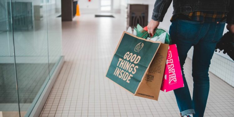 CENTRA HANDLOWE W MAJU 2023 R.: OBROTY I ODWIEDZALNOŚĆ