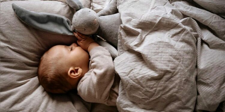 Wygoda dziecka podczas snu – śpioszki czy pajacyk?