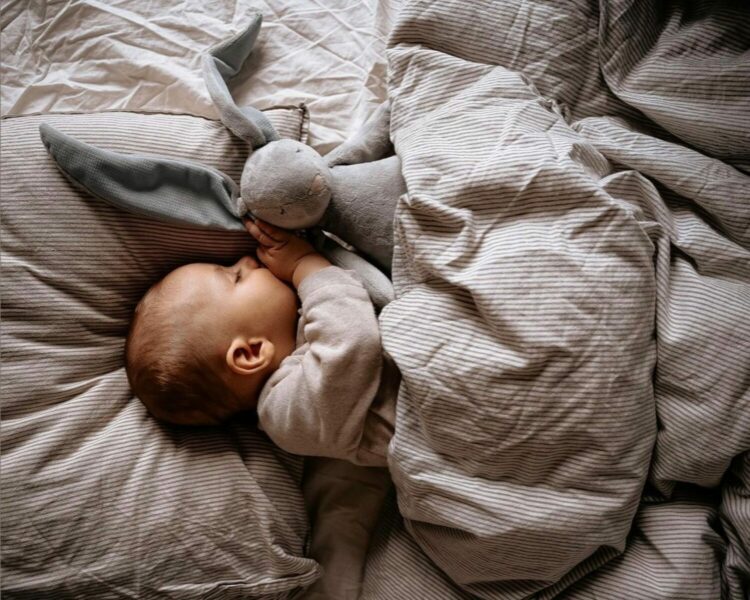 Wygoda dziecka podczas snu – śpioszki czy pajacyk?