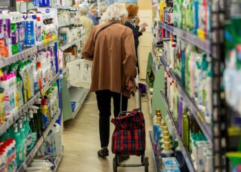 Seniorzy „wywrócą” obecny model handlu. Starzejące się społeczeństwo będzie sporym wyzwaniem dla branży