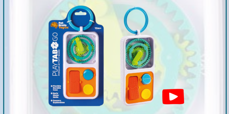 Zestaw dwóch kolorowych, magnetycznych kwadratów sensorycznych w elastycznej ramce z klipsem do zawieszenia na wózku lub foteliku; elementy można wymieniać i przesuwać, zabawka kompatybilna z systemem PlayTab.